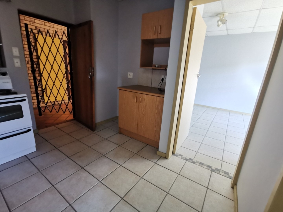 2 Bedroom Property for Sale in Kannoniers Park North West